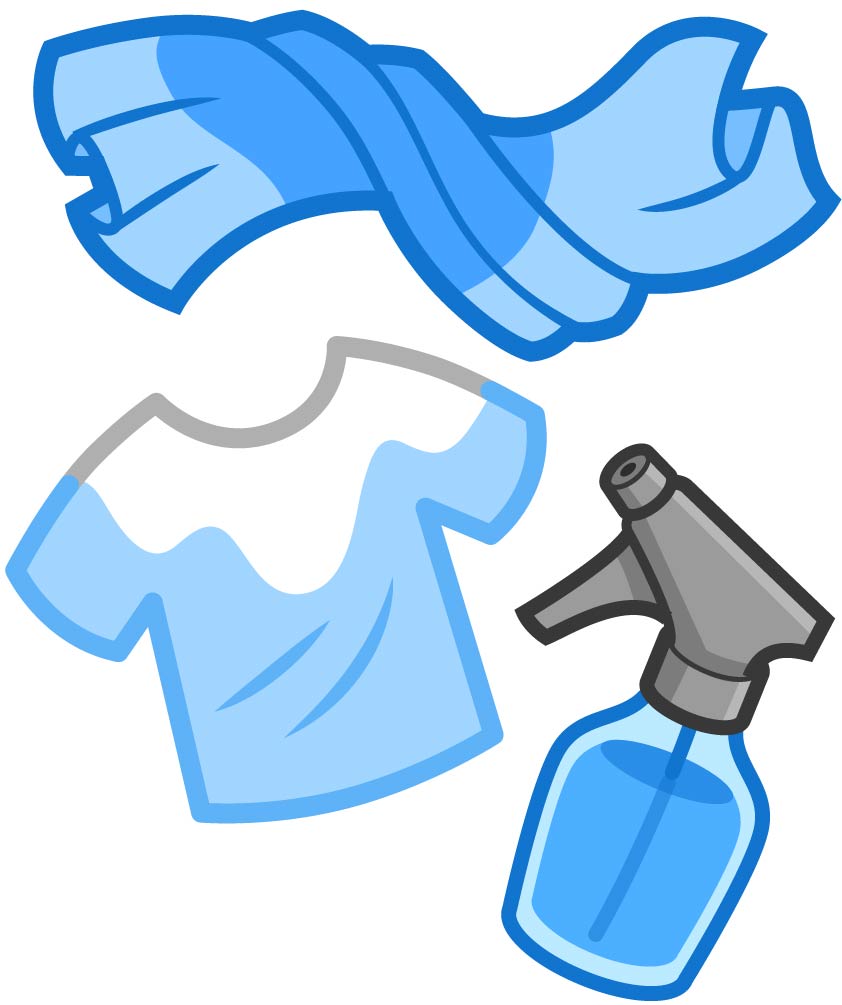 Una toalla, una camiseta de color claro, y una botella nebulizadora.