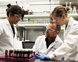 Rolf with two graduate students in lab
