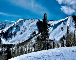 A photo of the Aspen mountains.