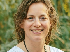 Evolutionary biologist Silvie Huijben
