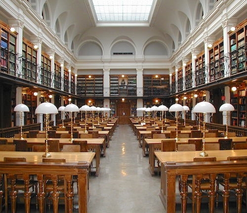 une bibliothèque universitaire